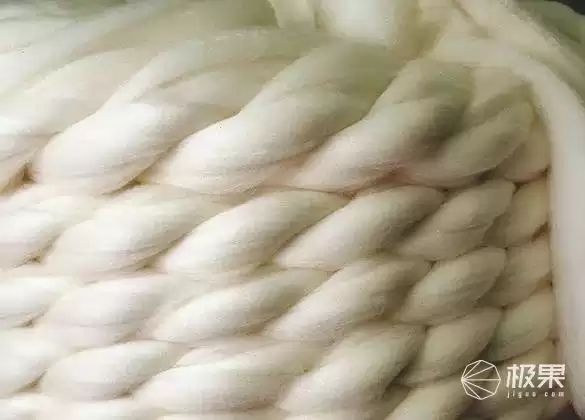 羊毛扎人的原因揭秘