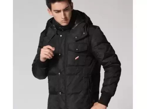 羽绒服江湖风云录：从国民经典到硬核玩家，今年冬天你的战袍选对了吗？