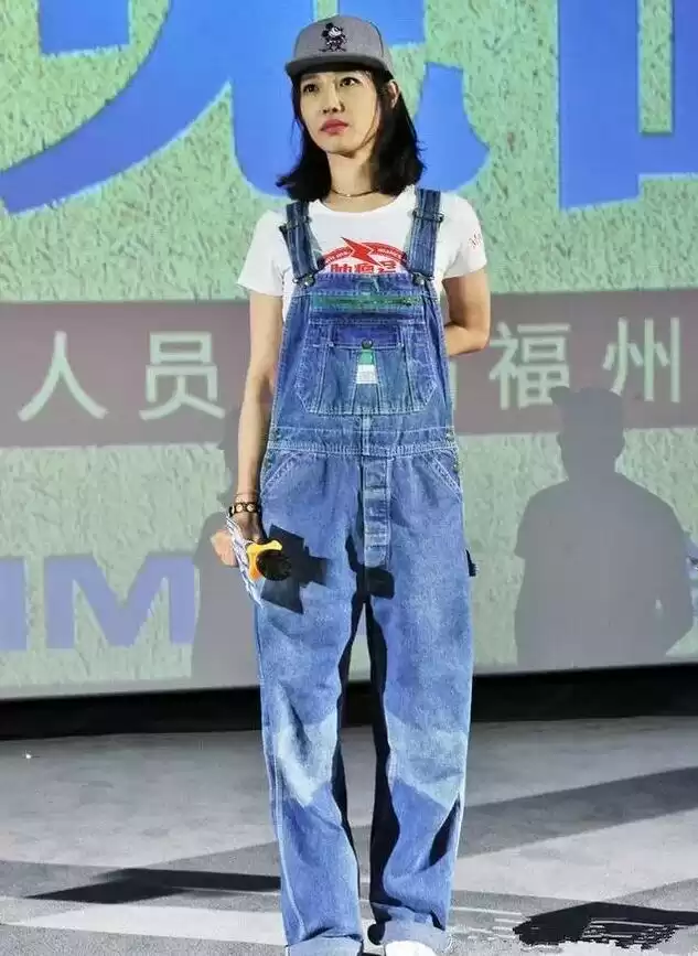 背带裤搭配鞋款秘籍 轻松穿出个性风格