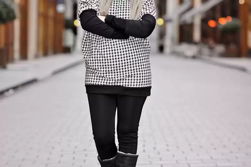 背心裙外套搭配全攻略 穿出时髦范儿