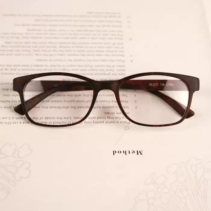 脸大选眼镜必看轻松显脸小技巧