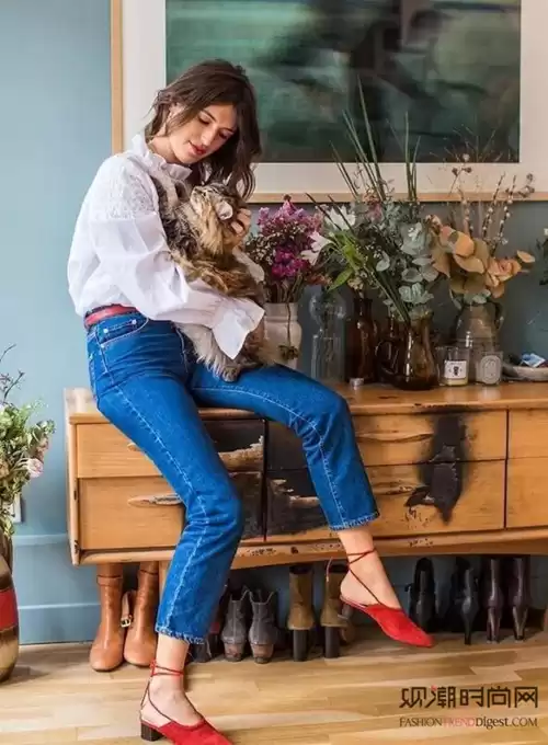 蓝牛仔配鞋全攻略不同场合风格鞋子任你挑