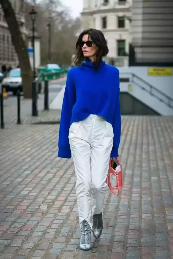 蓝色毛衣搭配裤子全攻略轻松穿出时尚感