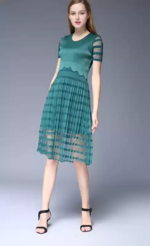 蓝色连衣裙的鞋色搭配秘诀 穿出你的专属风格