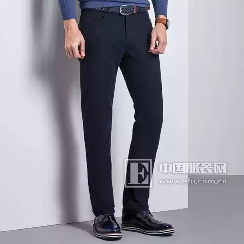 藏青色上衣搭配裤子全攻略 穿对颜色整个人都亮了