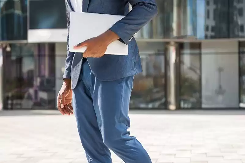 藏青色裤子配上衣颜色全攻略 避开雷区穿出高级感