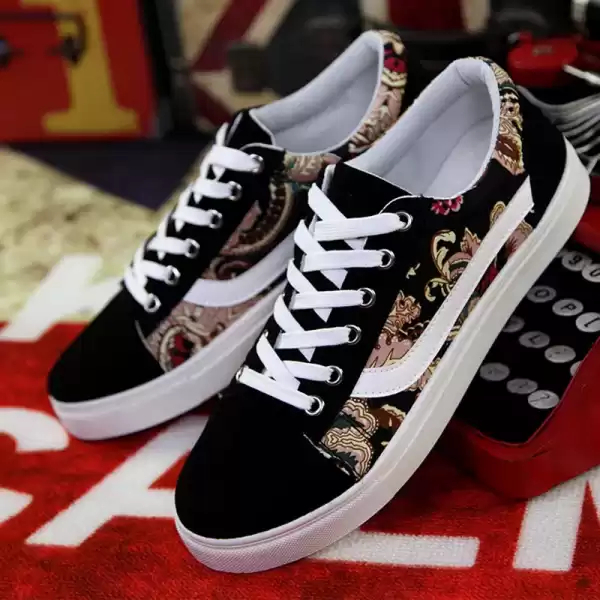 街头潮人的心头好 今年什么板鞋好看又上道